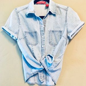 GLORIA VANDERBILT 👕 SMALL BUTTON-FRONT